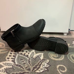 Ugg, size 9, black